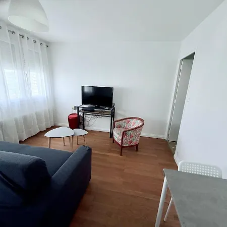 Bright Parking Tram 3 Min Walk * Villeurbanne